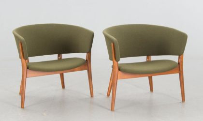 Une paire de chaises Éric Wörtz, adjugées 1 765 €, selon le site Barnebys, Ikeaikea-vintage-rétro-kit-devenu-chic-vente-aux-encheres