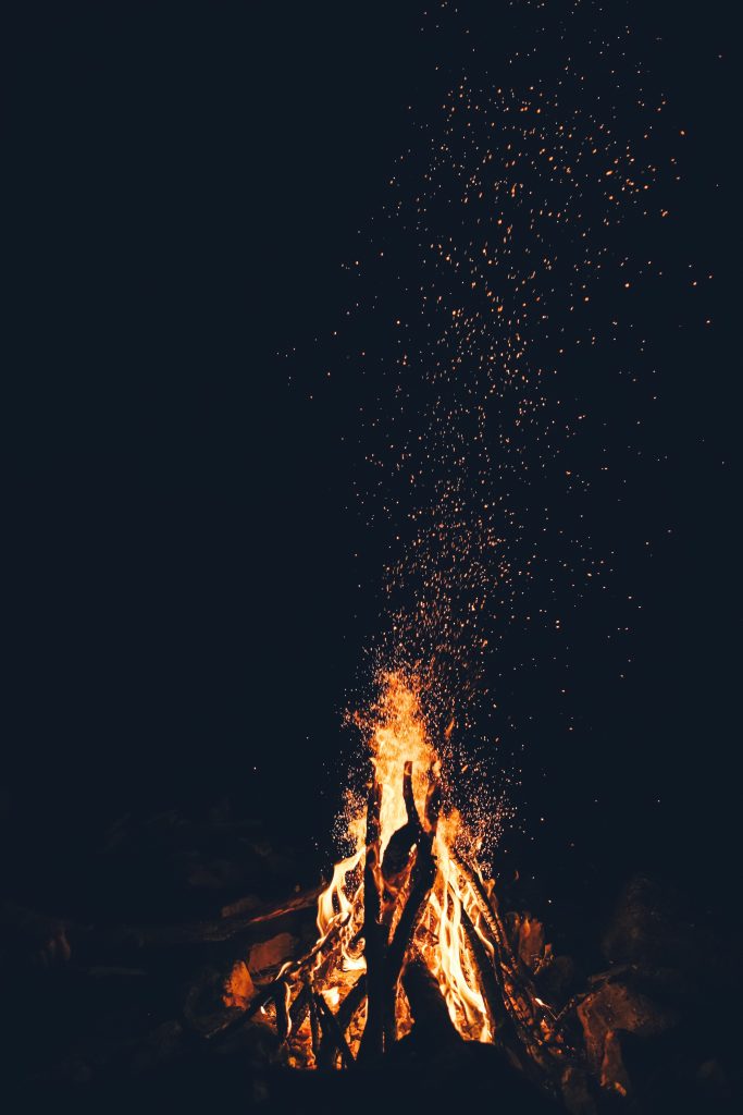 3 méthodes pour faire un beau feu de camp