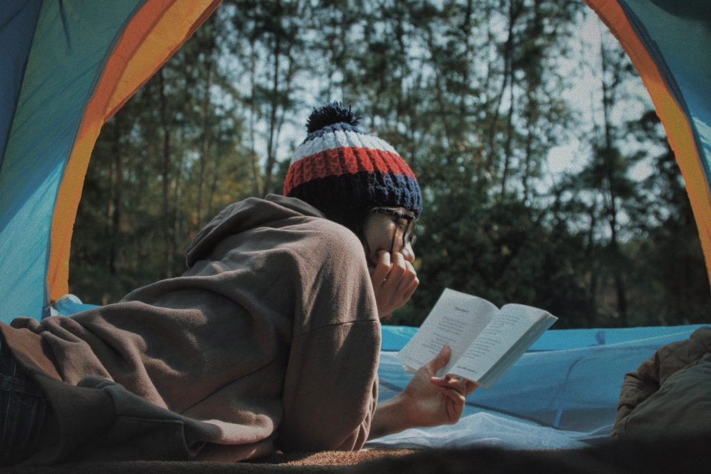 Camper au chaud et au sec en voyageant léger