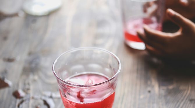 recette-de-kombucha-au-jus-de-fraise-et-a-la-rose